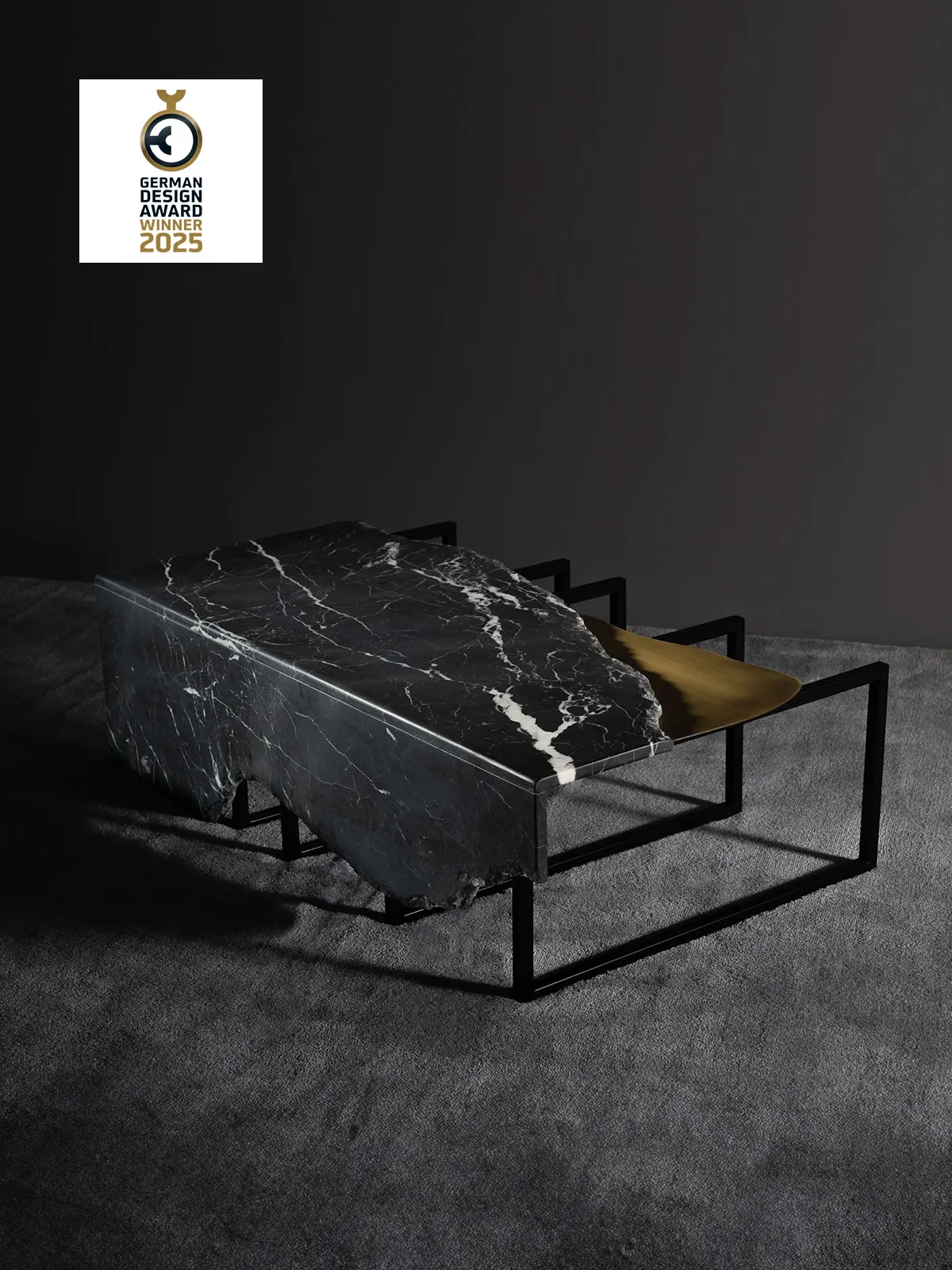 AIRE coffee table in Nero Marquina marble and brass by Greenapple